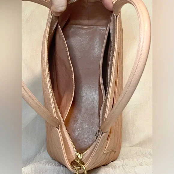 Chanel Caviar Leather Pink Medallion Bag - Picture 7 of 17